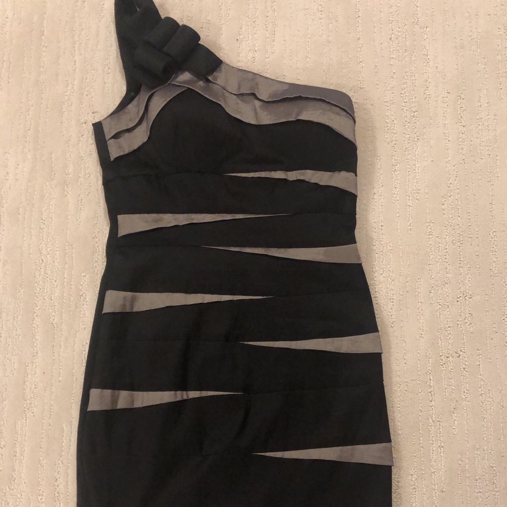Cache formal dress